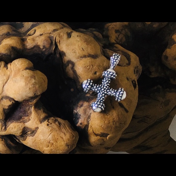 Sterling Silver Cross. - Picture 1 of 1